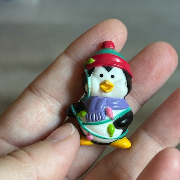 4/$50 RUSS Festive Penguin Ornament with Scarf and Lights brooch 😍 - Picture 8 of 8
